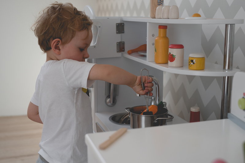 Kid Kraft Kuchnia dla chłopca kuchnia zabawkowa tatata plan toys drewniane jedzenie (17)