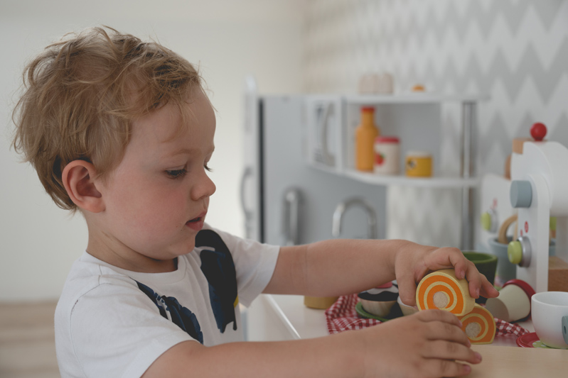Kid Kraft Kuchnia dla chłopca kuchnia zabawkowa tatata plan toys drewniane jedzenie (22)