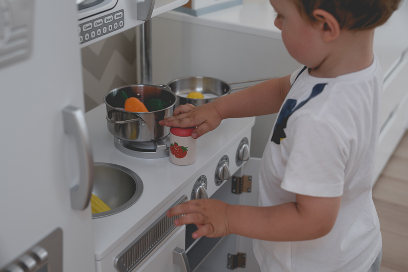 Kid Kraft Kuchnia dla chłopca kuchnia zabawkowa tatata plan toys drewniane jedzenie (27)
